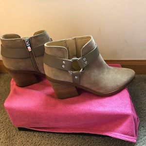Nine West booties, size 6M